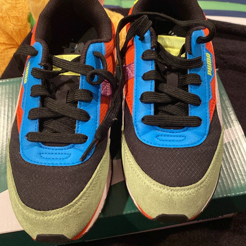 Like brand new Puma sneakers - Picture 3 of 4